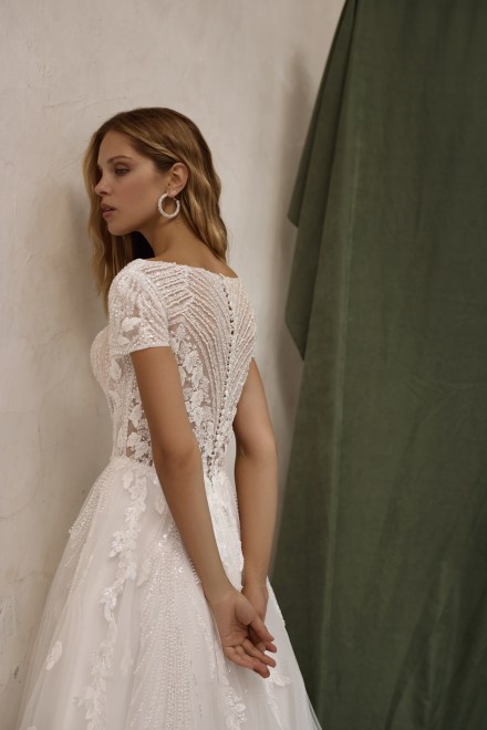https://www.sposa-lia.com/images/stories/virtuemart/product/per-in white-016-abbi-04.jpg